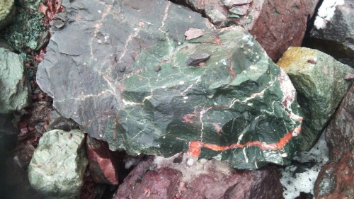 Гигантские зелёные валуны для ландшафтного дизайна весом более 5 тонн купить в Республике Ингушетия