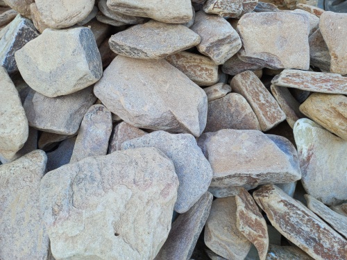 Златолит жёлтый, жёлто-зелёный глыбки и валуны для ланшафтного дизайна купить в Республике Ингушетия