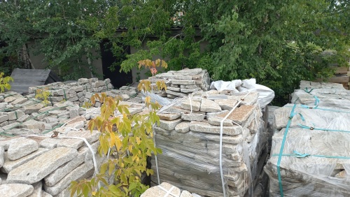 Плитняк галтованный гранитный для ландшафтного дизайна купить в Республике Ингушетия