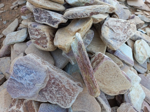 Златолит жёлтый, жёлто-зелёный глыбки и валуны для ланшафтного дизайна купить в Республике Ингушетия