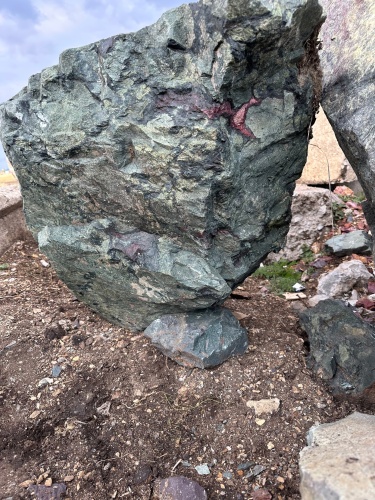 Гигантские зелёные валуны для ландшафтного дизайна весом более 5 тонн купить в Республике Ингушетия