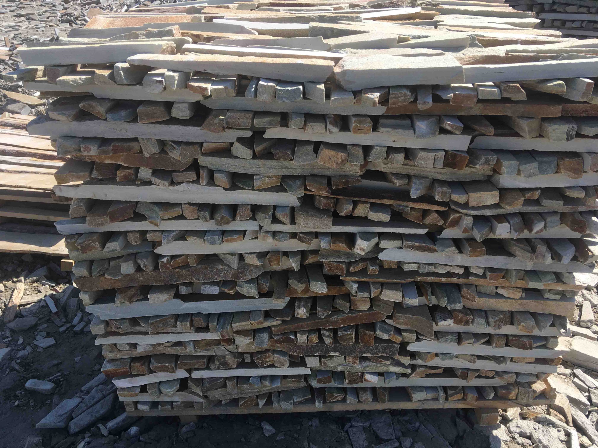 Горбушка златолит золотистый для облицовки купить в Республике Ингушетия