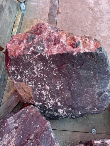 Камни для ландшафтного дизайна красно-фиолетовые 10-60 килограмм купить в Республике Ингушетия