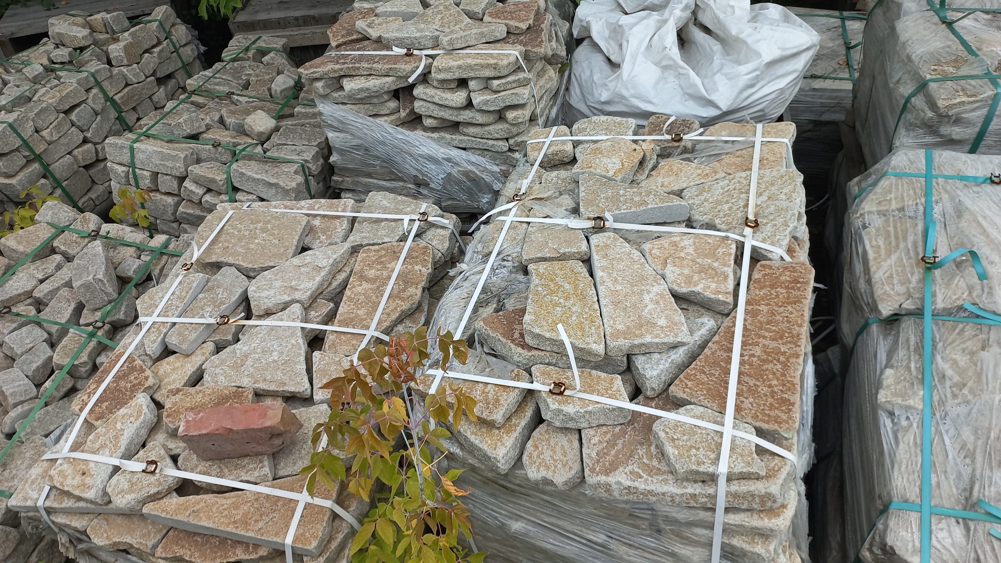 Плитняк гранитный галтованный купить в Республике Ингушетия