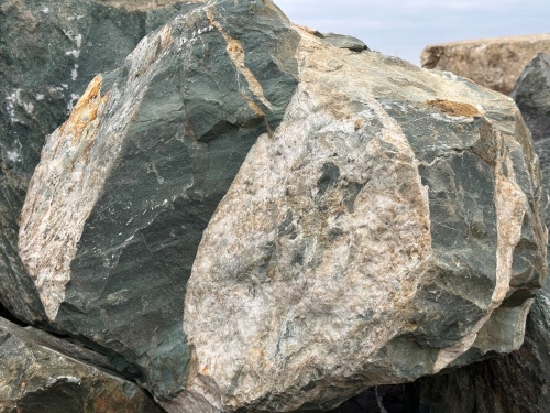 Гигантские зелёные валуны для ландшафтного дизайна весом более 5 тонн купить в Республике Ингушетия