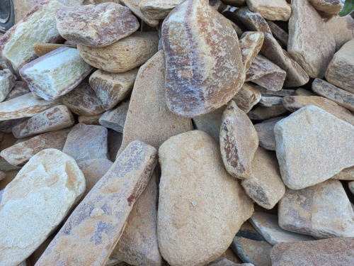 Златолит жёлтый, жёлто-зелёный глыбки и валуны для ланшафтного дизайна купить в Республике Ингушетия