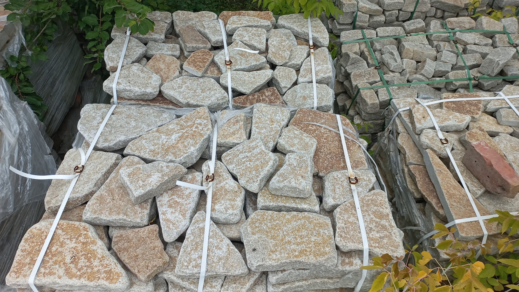 Гранитный плитняк галтованный для мощения купить в Республике Ингушетия